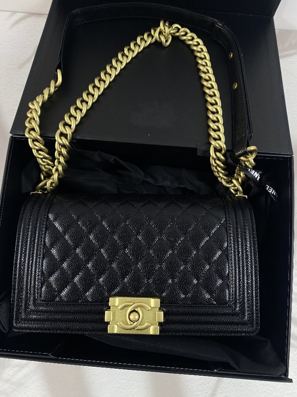 Pre-Owned Chanel Le Boy Medium Caviar Black with Full Set